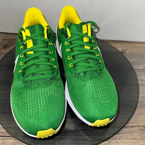 Nike Zoom Pegasus 39 Oregon Ducks Green Yellow DR1970-300 Men's Size 8.5 New